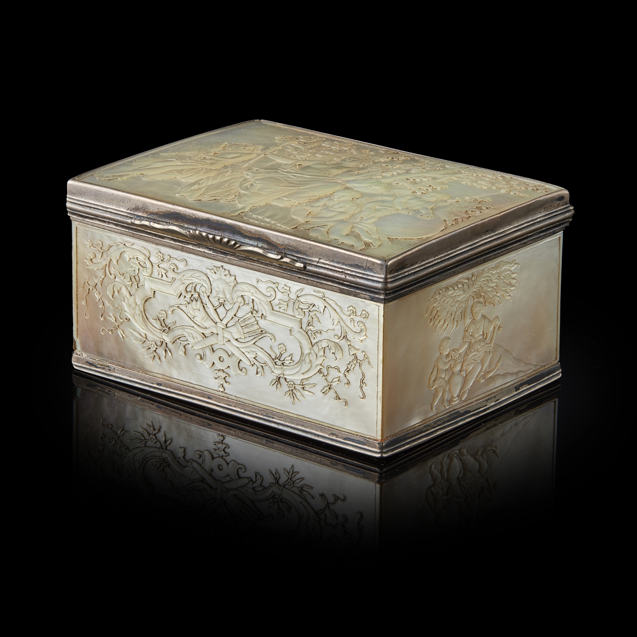 SILVER-MOUNTED MOTHER-OF-PEARL SNUFF BOX