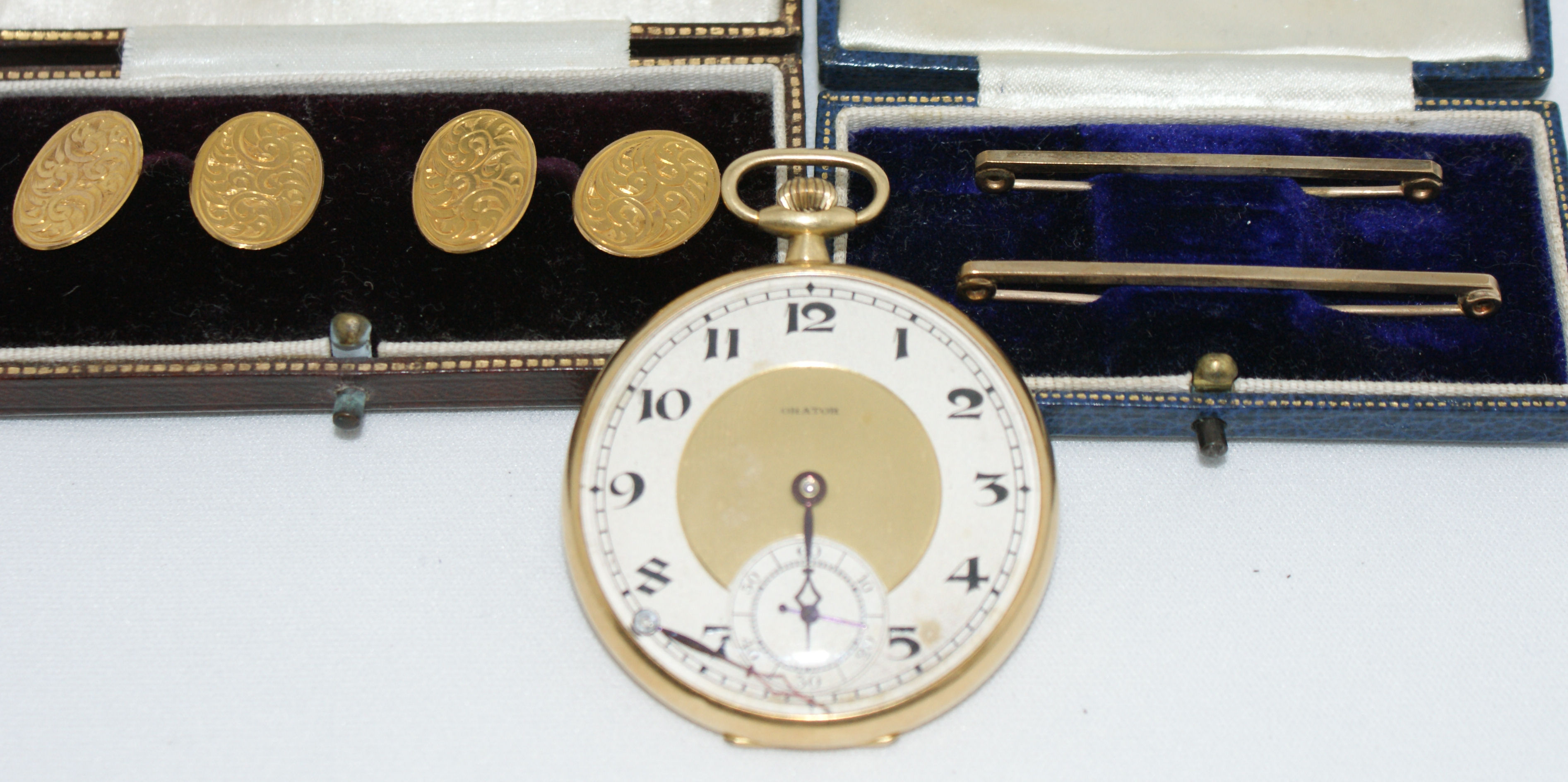 A pair of Edwardian 9ct gold cufflinks,