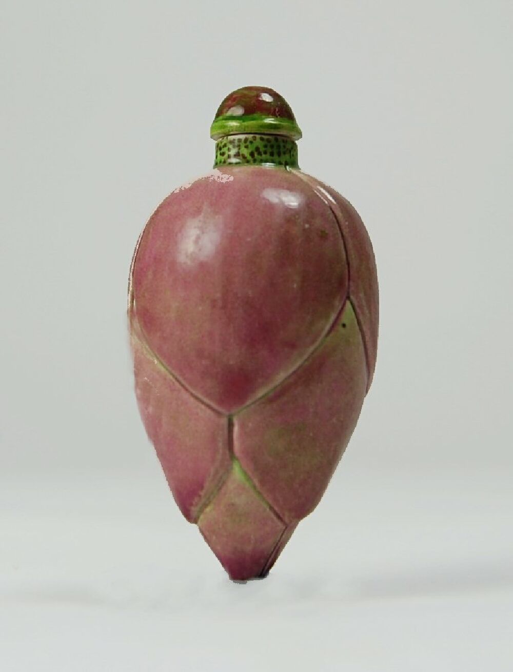 An early 19th century Chinese porcelain snuff bottle