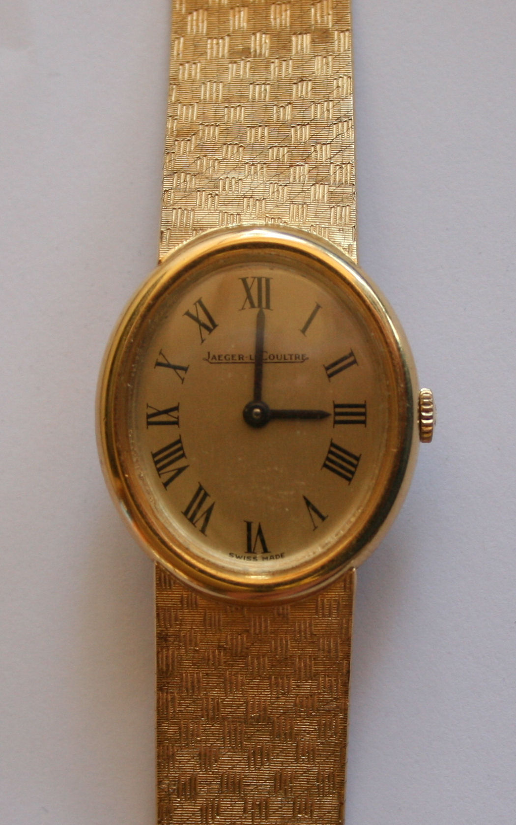 JAEGER LE COULTRE - A Lady's 18ct gold wrist watch
