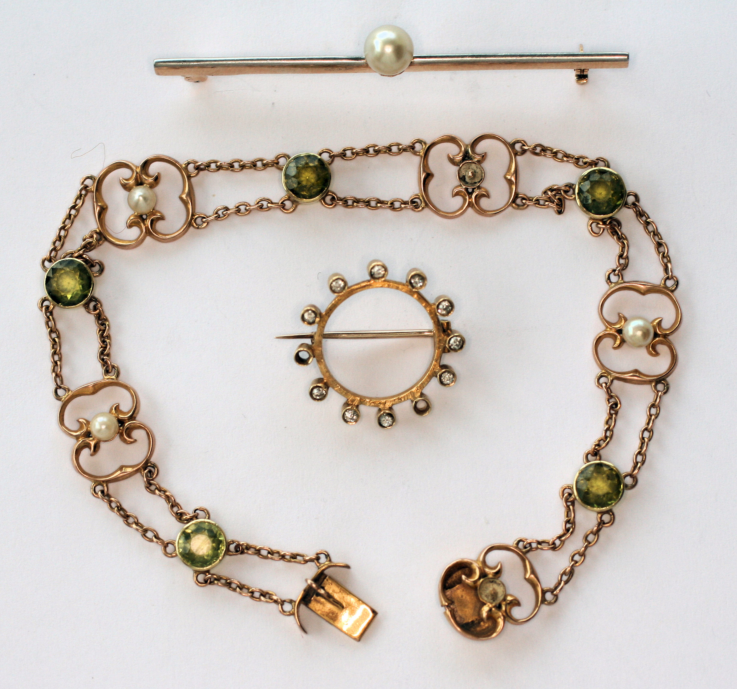 A small diamond brooch ALSO INCLUDES A 15ct GOLD MOUNTED CULTURED PEARL SET BAR BROOCH