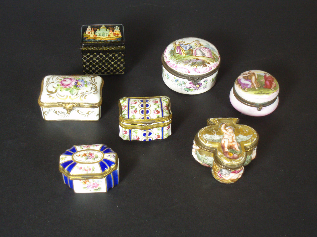 A group of 19th century and later pill and patch boxes