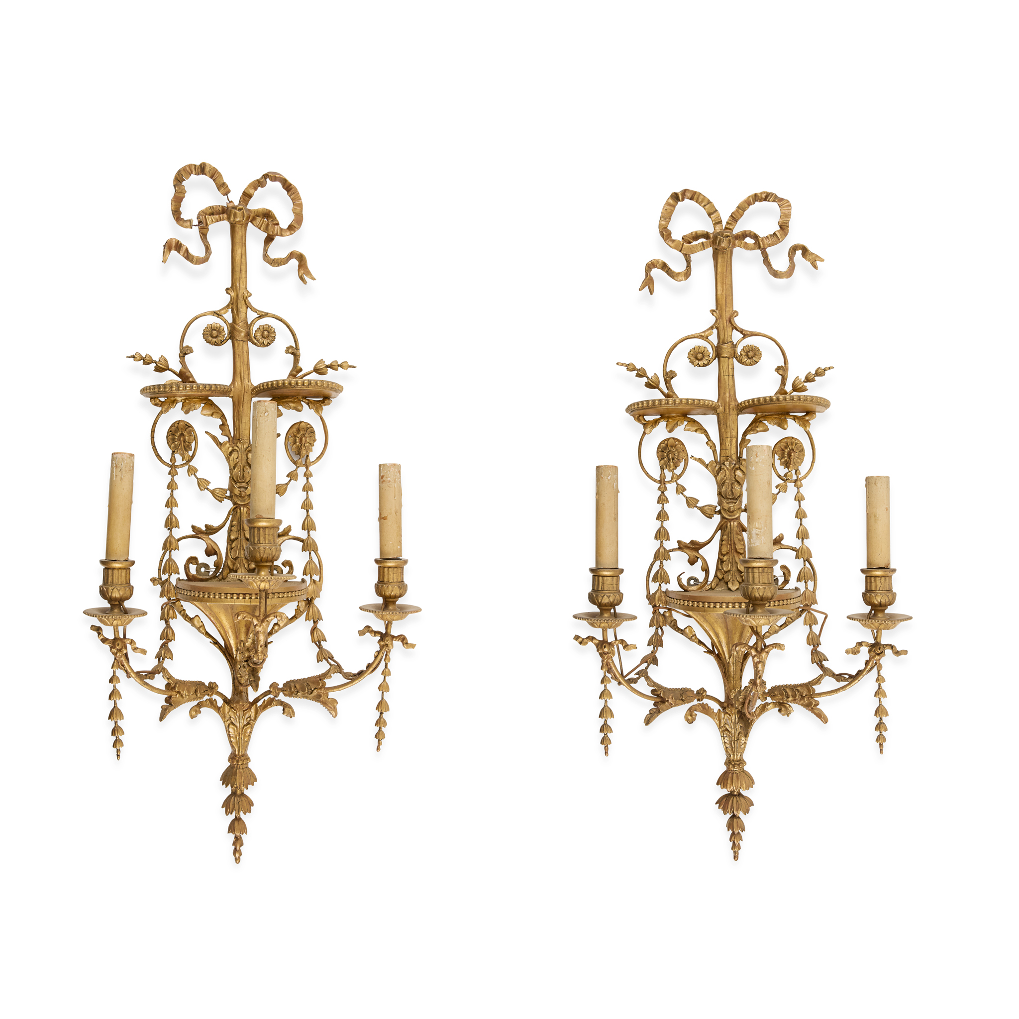 PAIR OF GEORGIAN STYLE GILTWOOD AND GESSO WALL LIGHTS