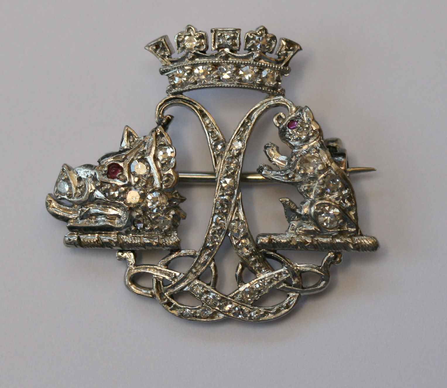 ARGYLL and SUTHERLAND HIGHLANDERS - a diamond set sweetheart brooch