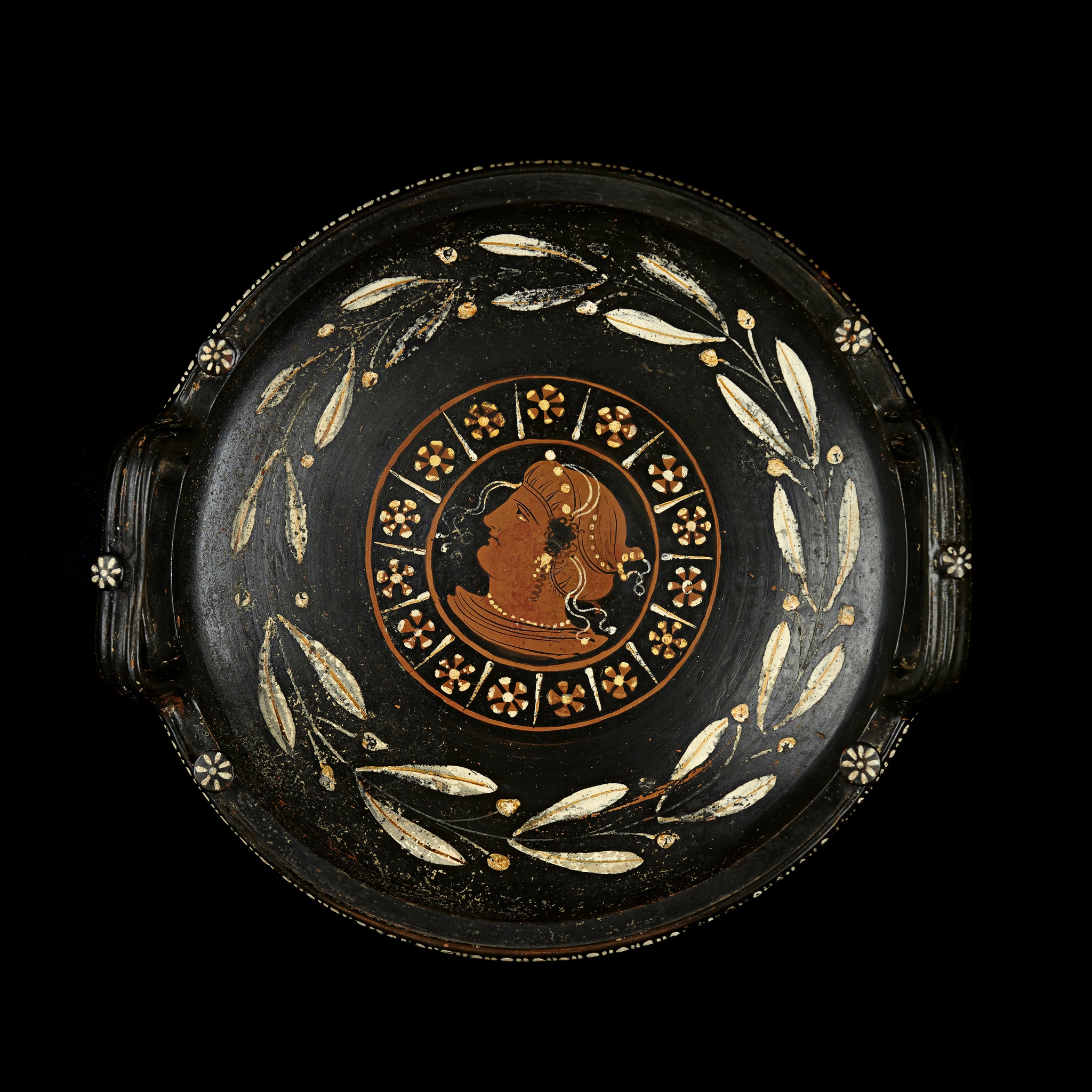 APULIAN RED FIGURE PATERA