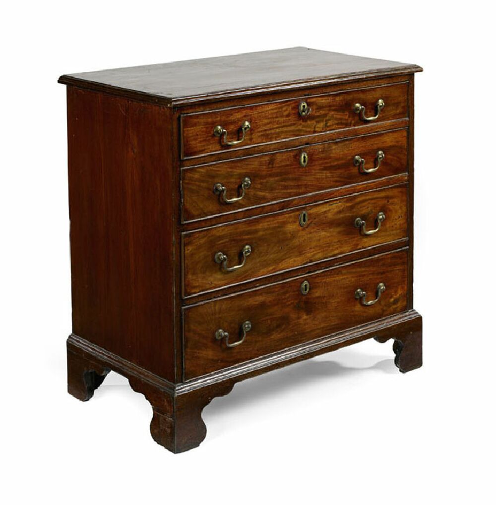 A small George III period mahogany chest of drawers