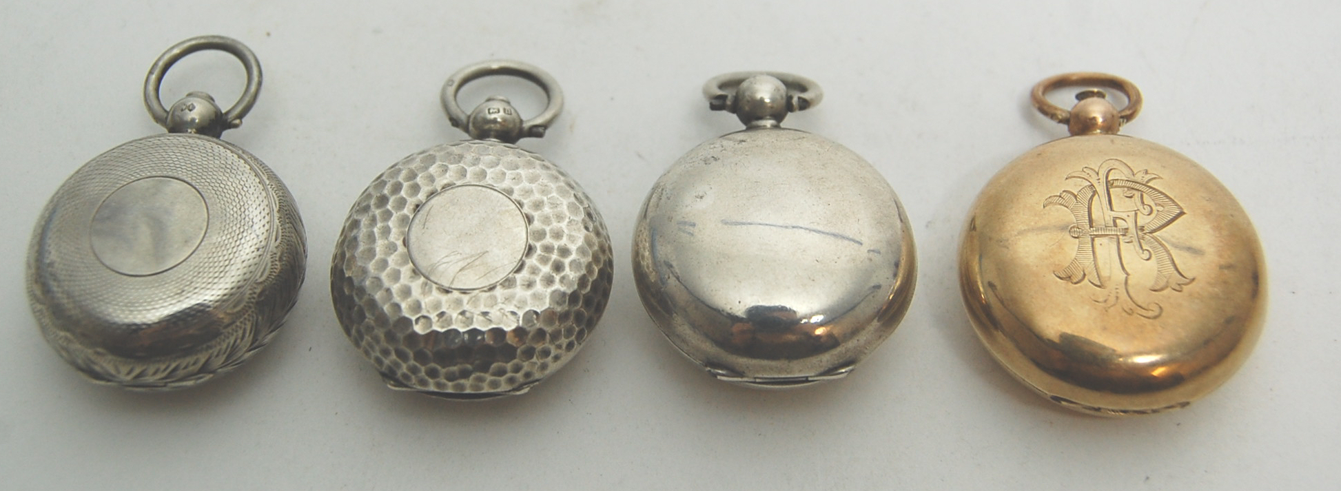 A 9ct gold sovereign holder