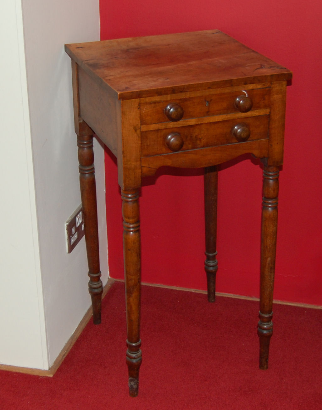 REGENCY WALNUT-VENEERED SIDE TABLE
