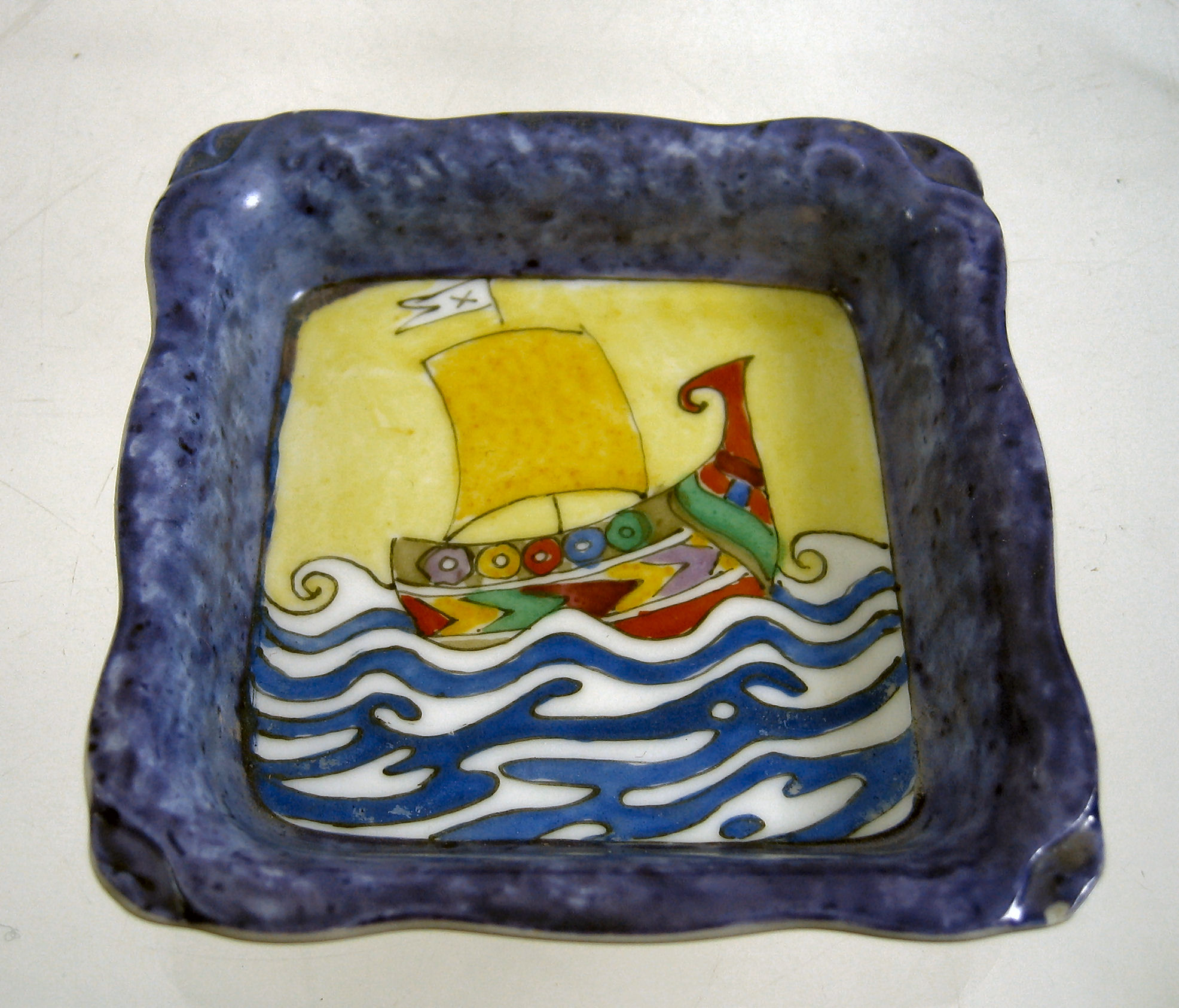 Elizabeth Mary Watt (1886-1954) A pin tray,