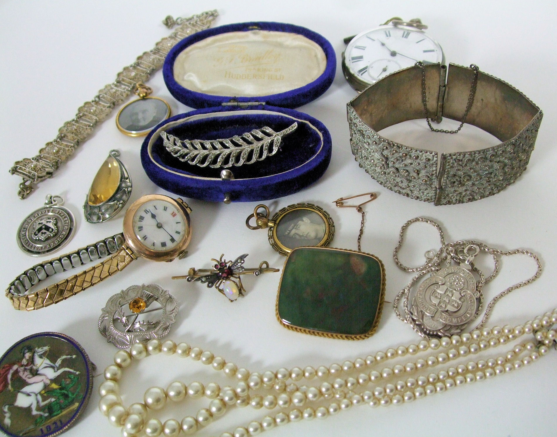 A small diamond set bar brooch