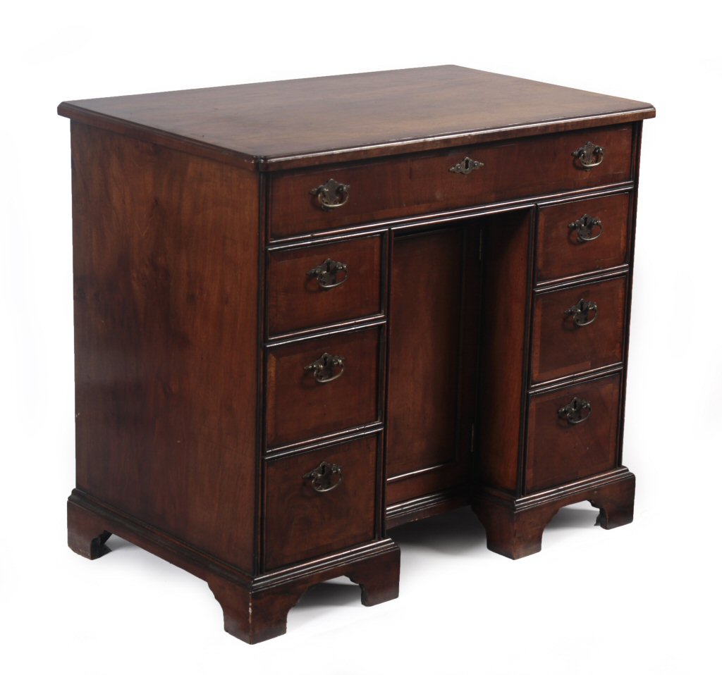 GEORGIAN STYLE KNEEHOLE DESK