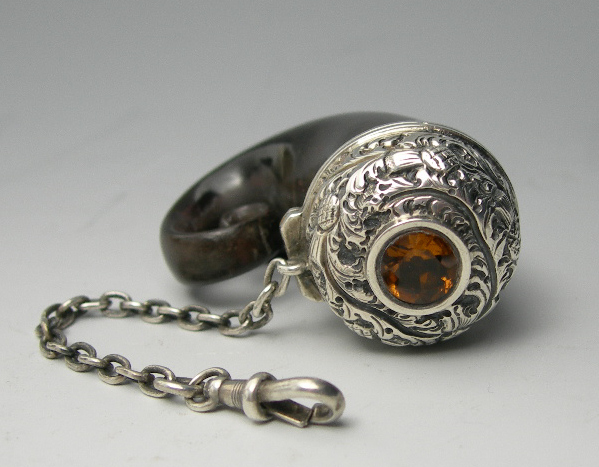 A Victorian mounted horn vinaigrette,