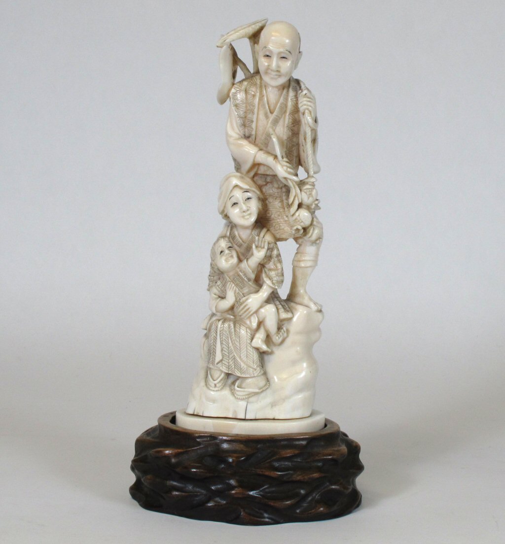 JAPANESE IVORY OKIMONO FIGURE GROUP
