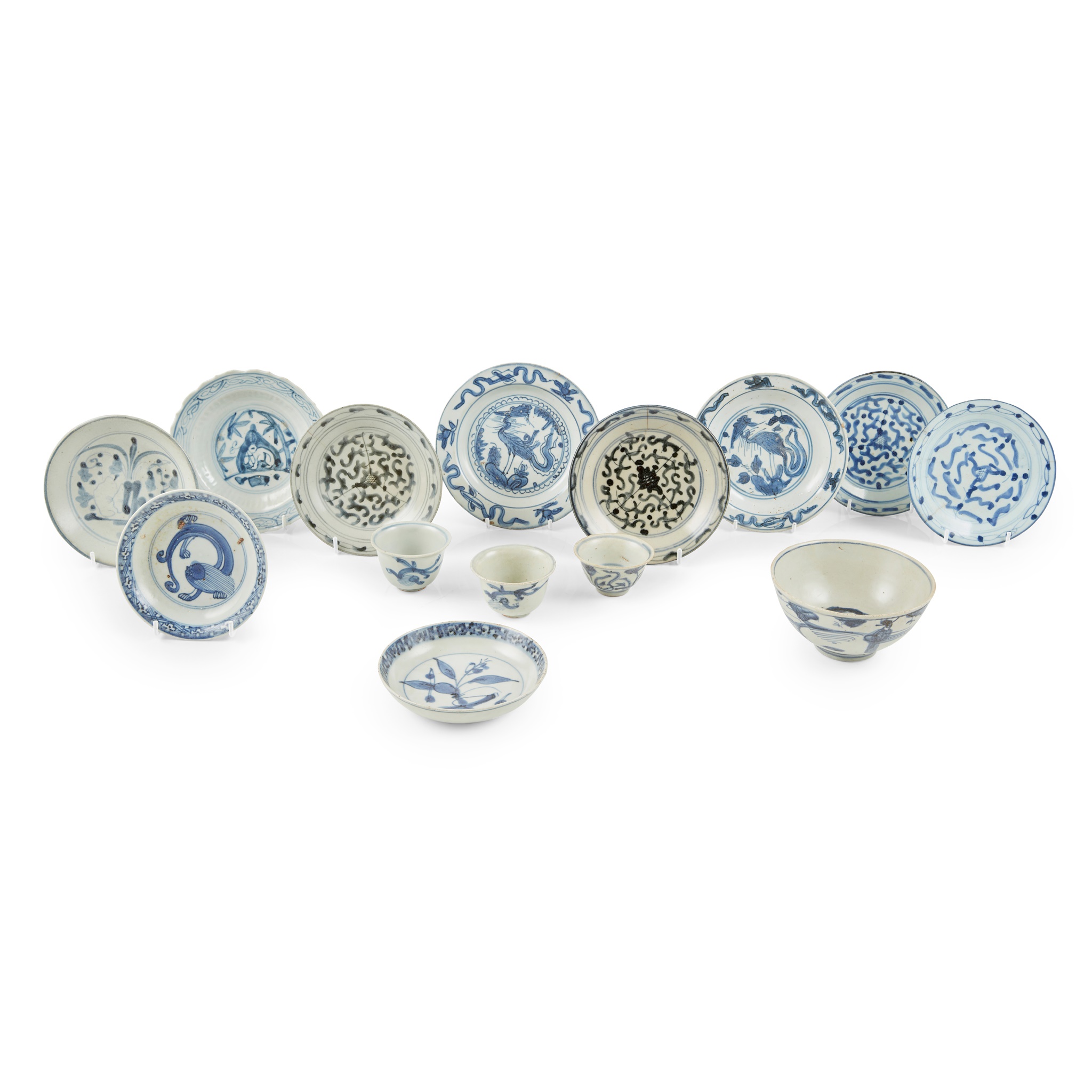 GROUP OF FOURTEEN BLUE AND WHITE WARES