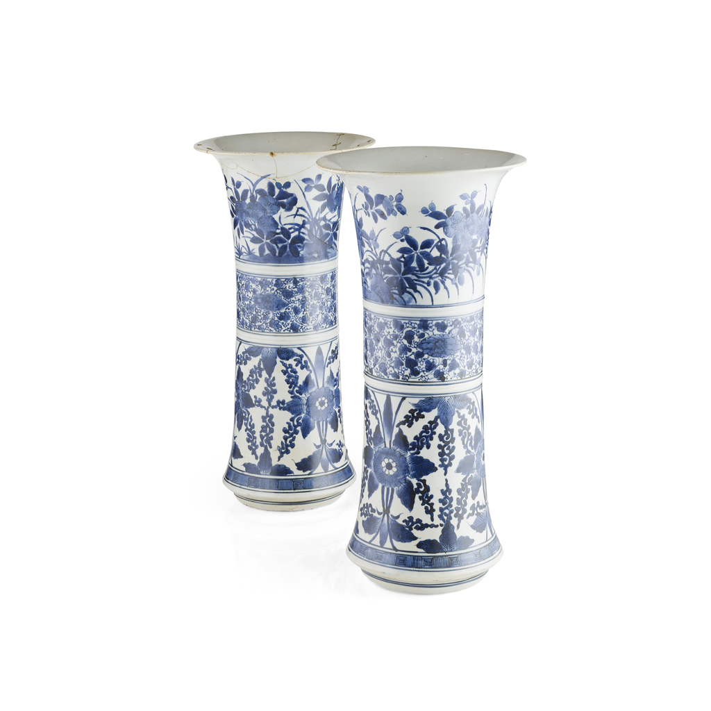 PAIR OF BLUE AND WHITE BEAKER VASES, GU