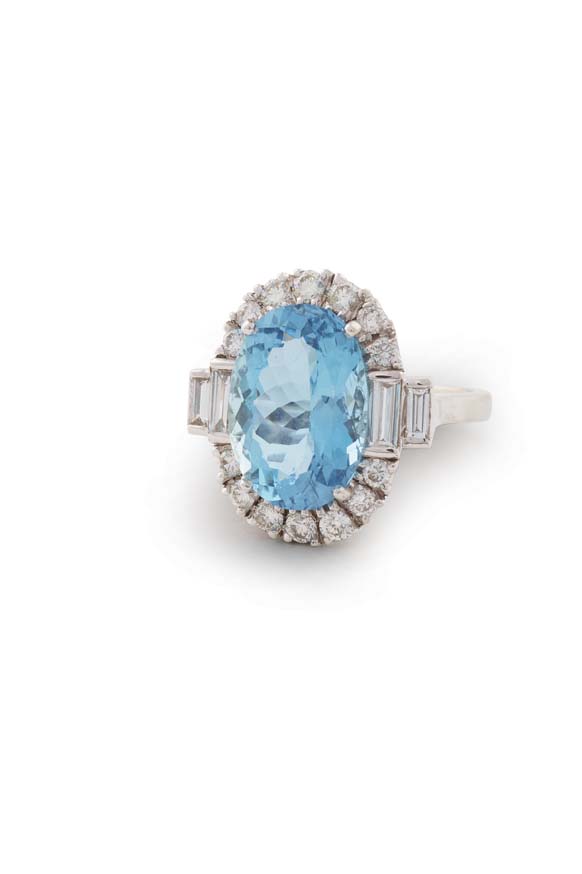 A modern aquamarine and diamond cluster ring