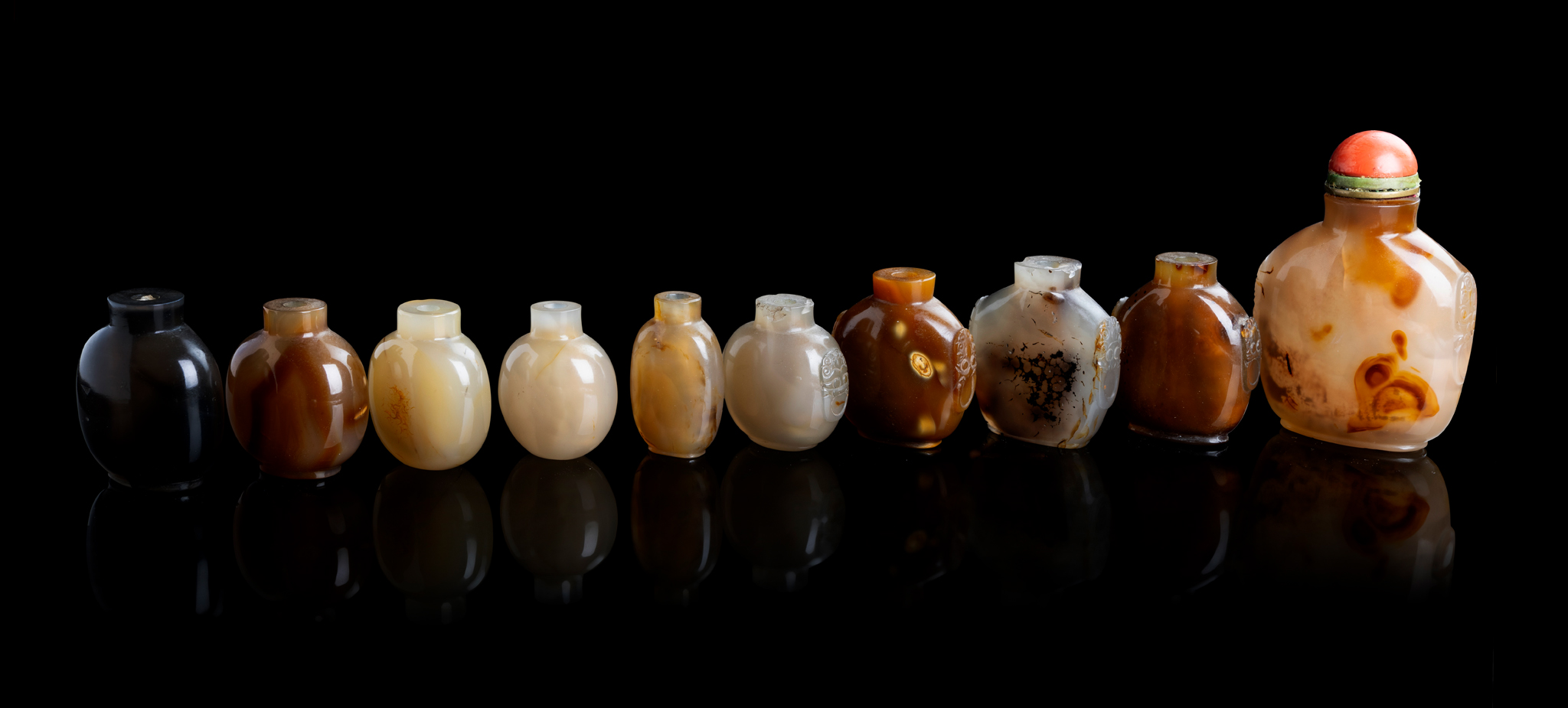 GROUP OF TEN AGATE SNUFF BOTTLES