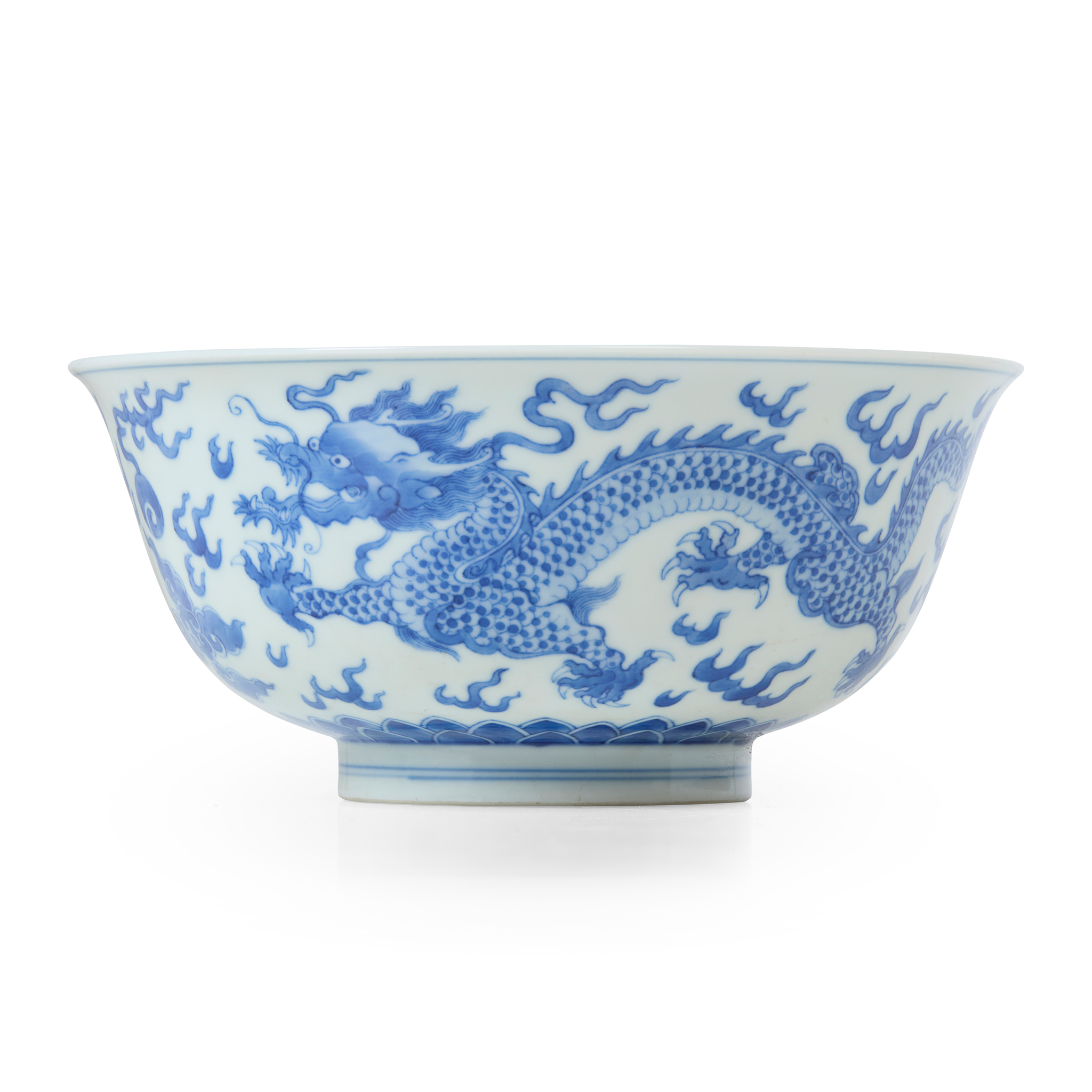 CHINESE BLUE AND WHITE 'DRAGON' BOWL