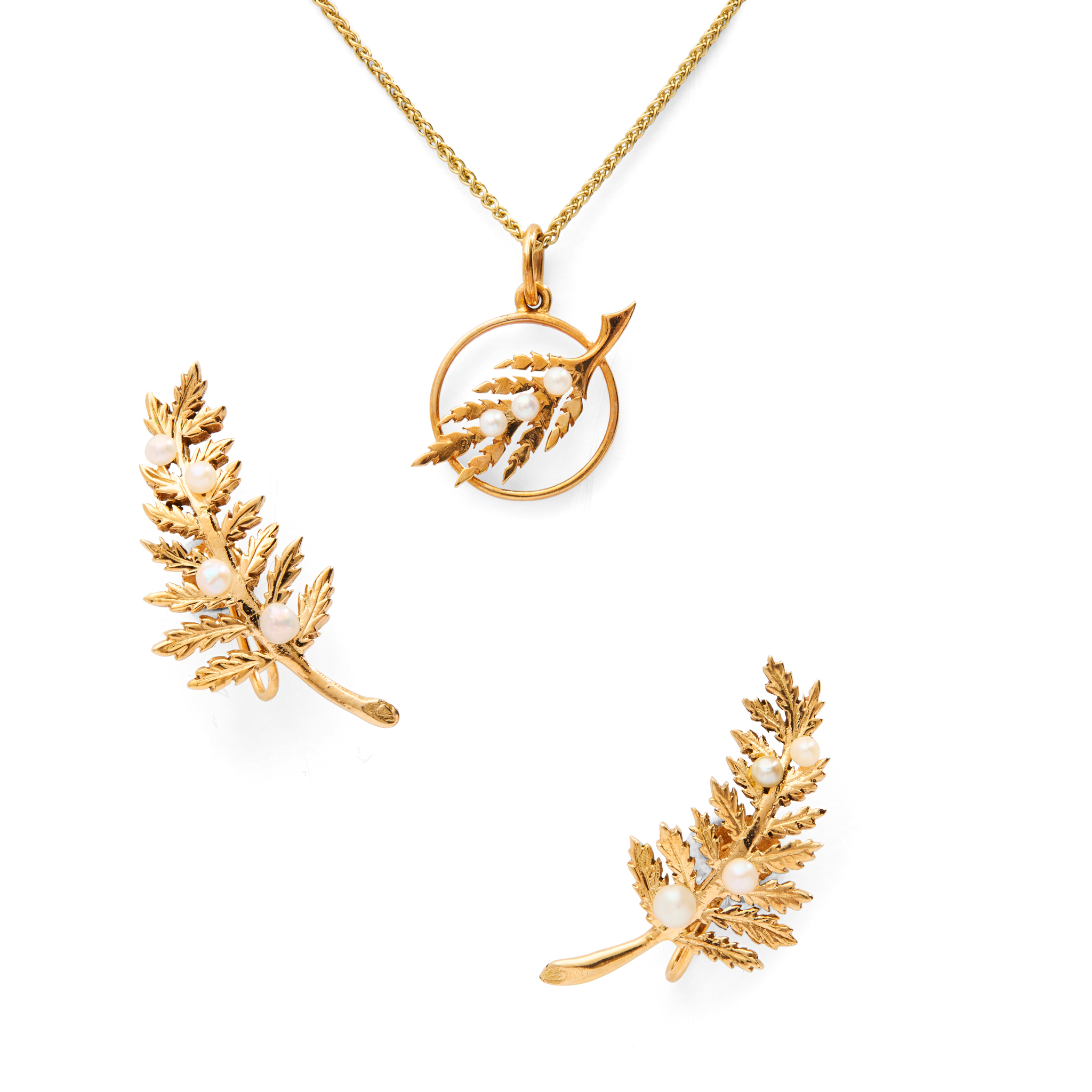 CAIRNCROSS OF PERTH: A 9CT GOLD SCOTTISH FRESHWATER PEARL 'FERN' PENDANT AND EARRINGS