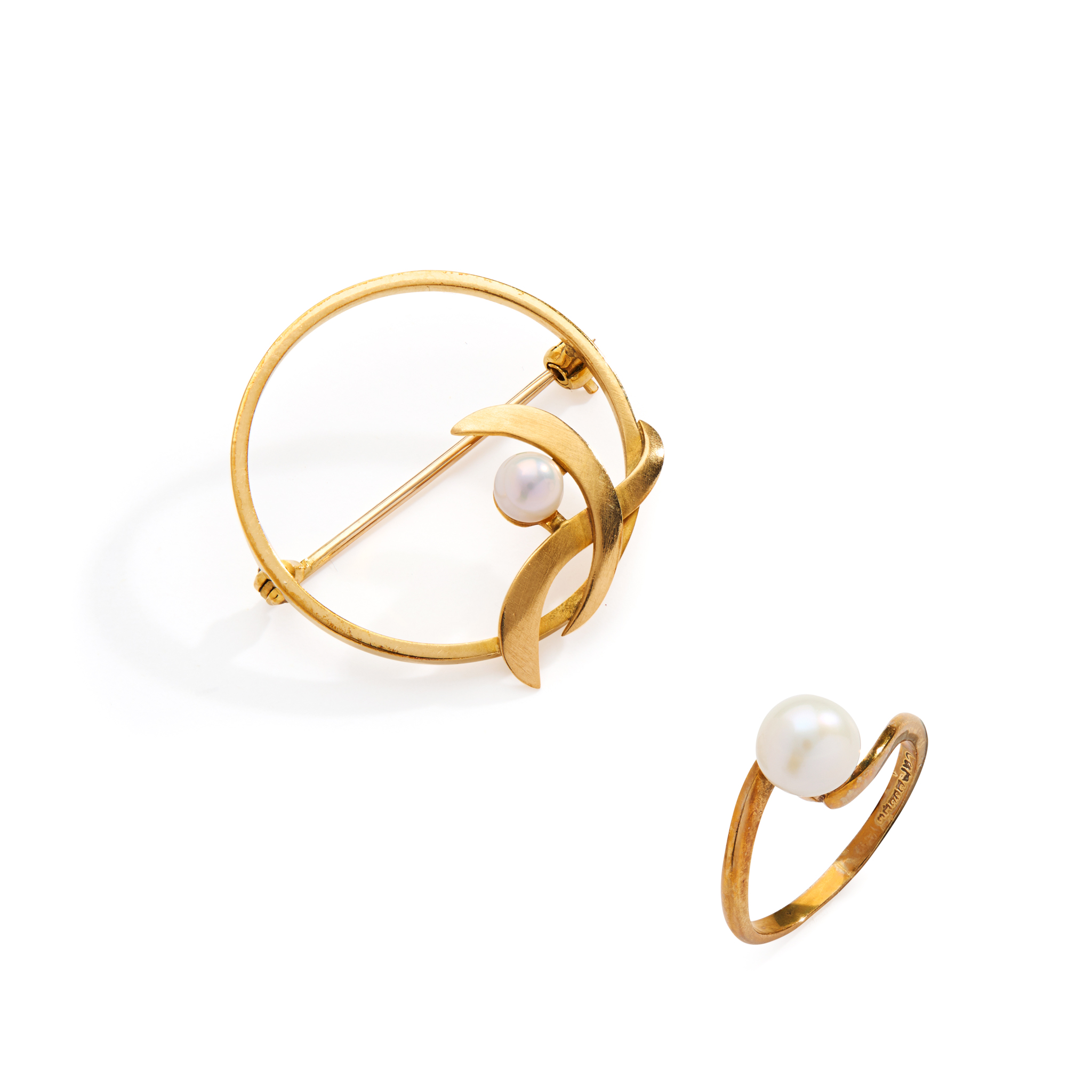 CAIRNCROSS OF PERTH: A 9CT GOLD SCOTTISH FRESHWATER PEARL BROOCH AND RING
