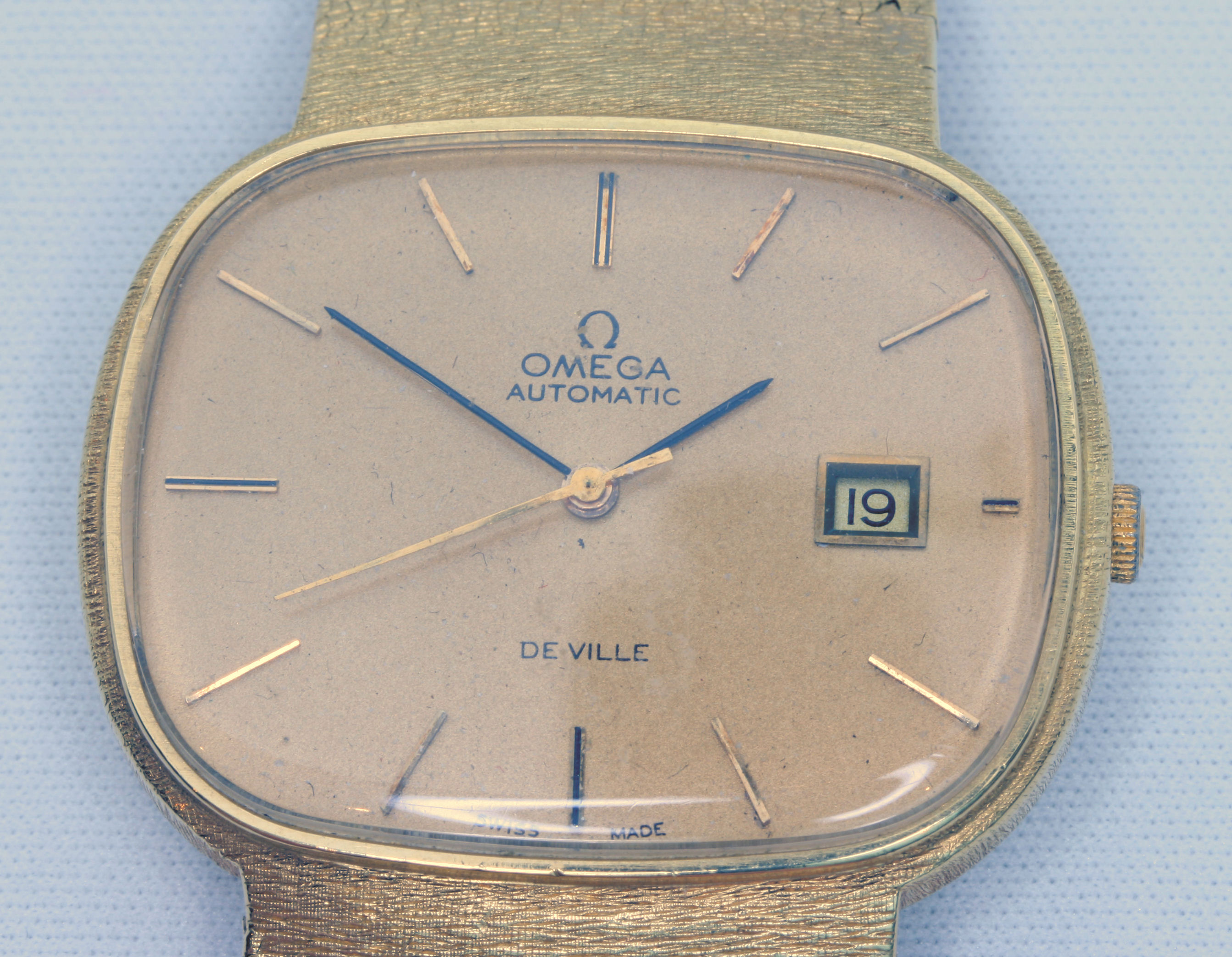 OMEGA - a gentleman's 1970's 18ct gold De Ville automatic wrist watch,