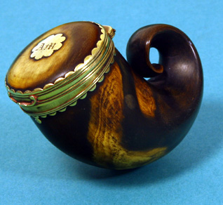 A gold mounted curl horn snuff mull