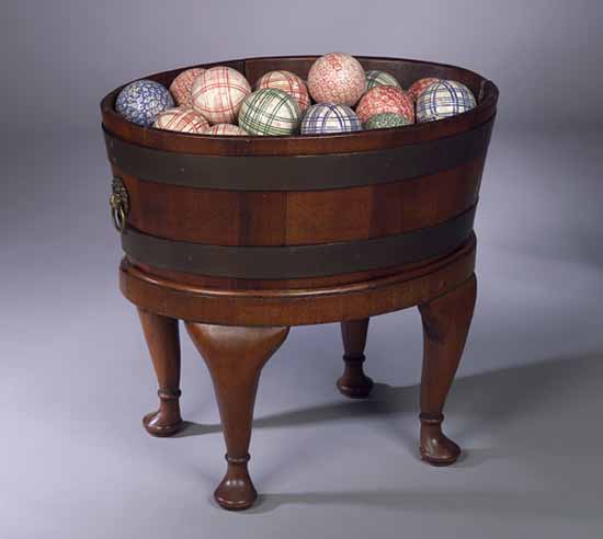 A Georgian mahogany oval wine cooler on stand
