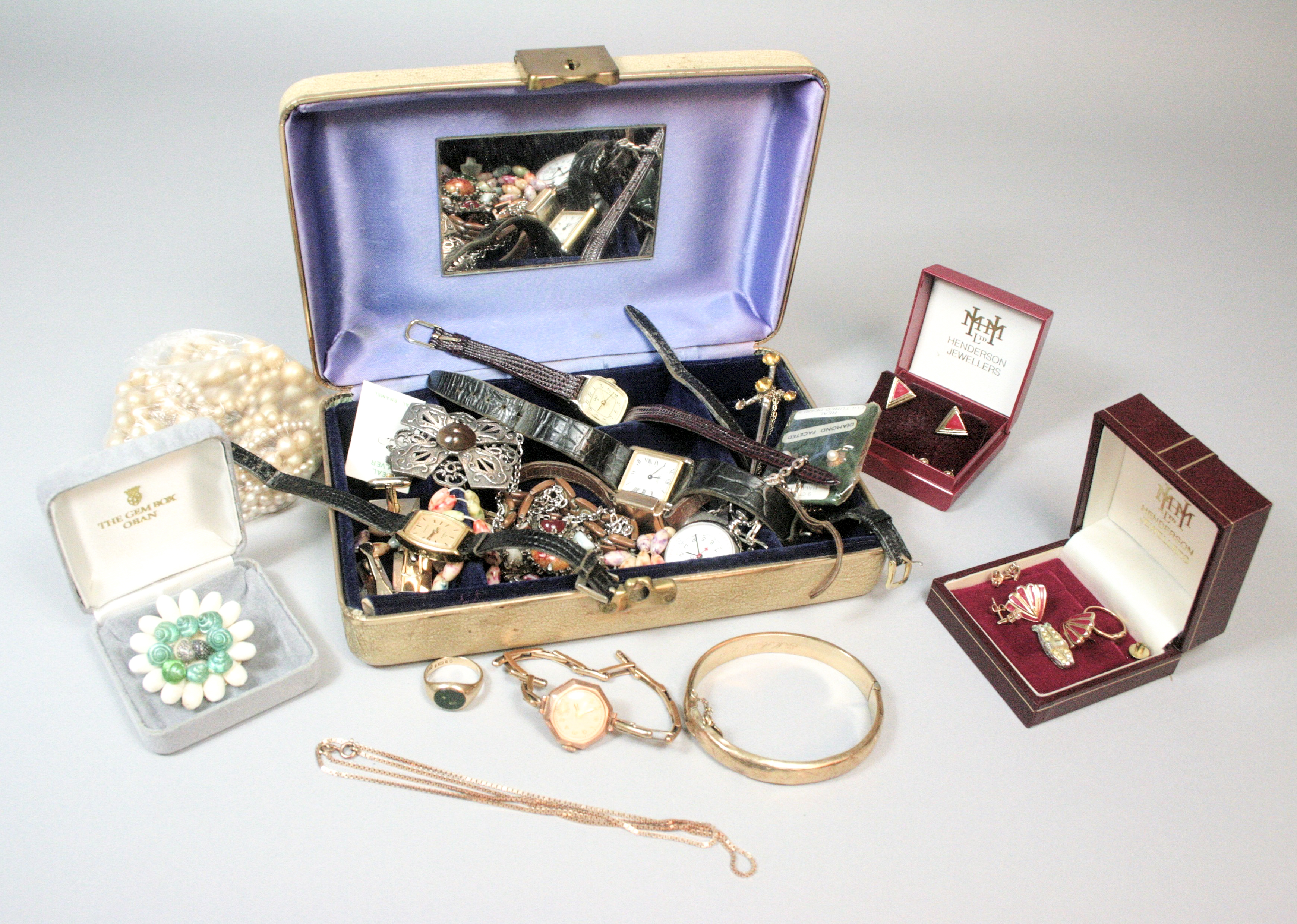 A collection of jewellery