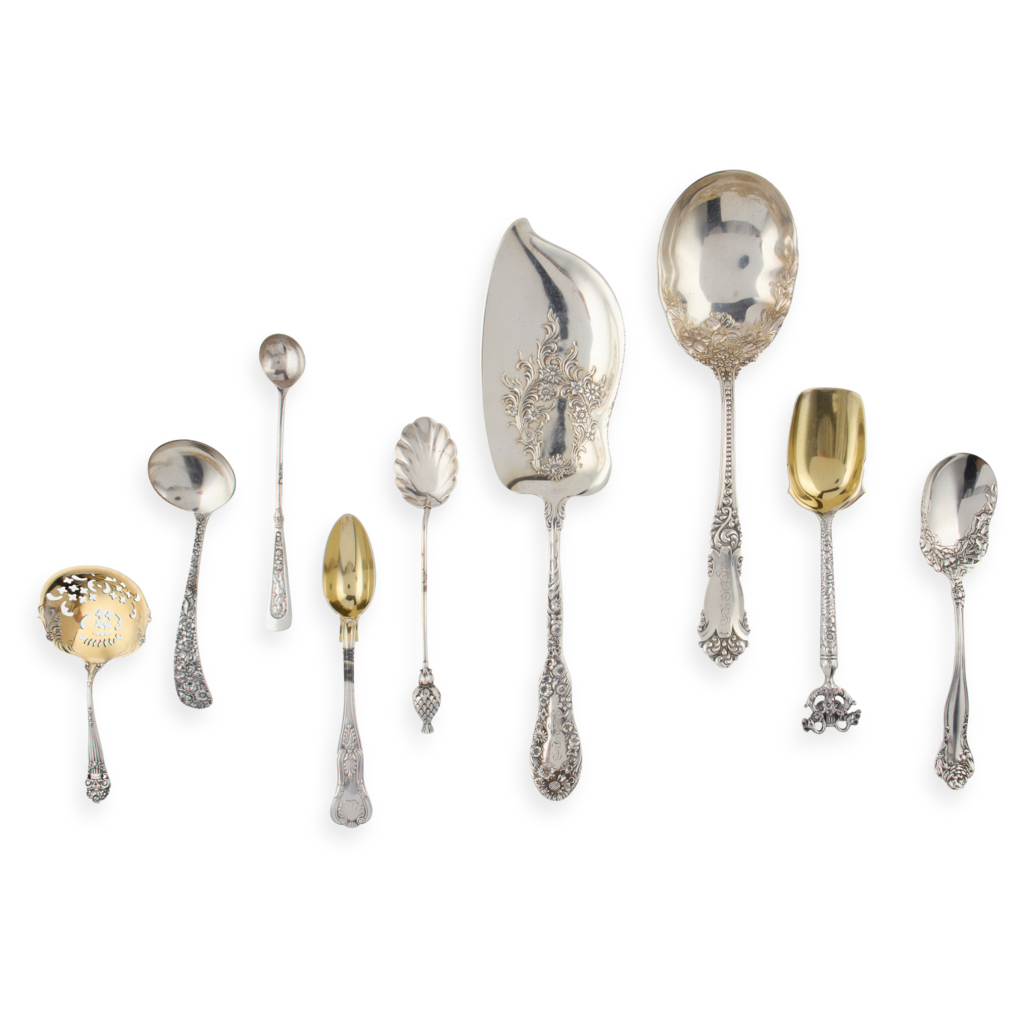A COLLECTION OF 20TH CENTURY AMERICAN SPOONS AND SERVING WARE