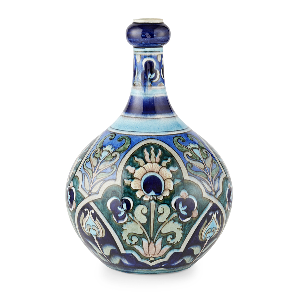 LEONARD KING FOR BURMANTOFTS POTTERY, LEEDS