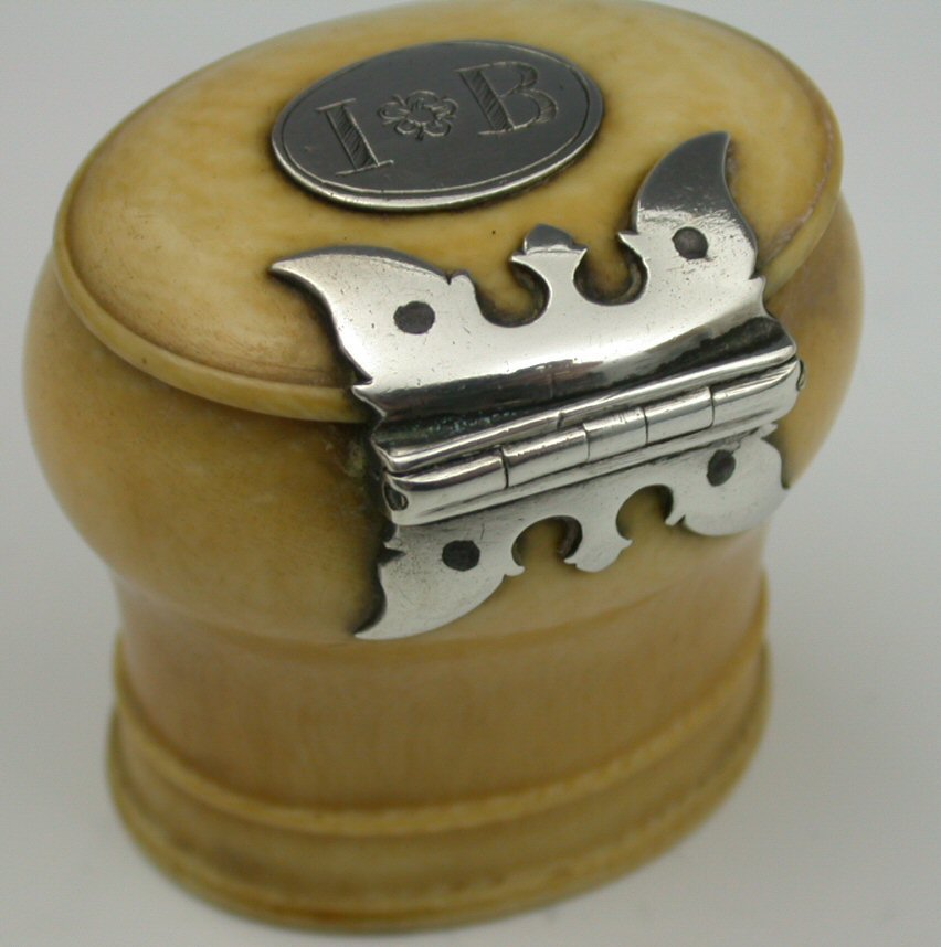 A mid 18th century Ivory capstan snuff mull,