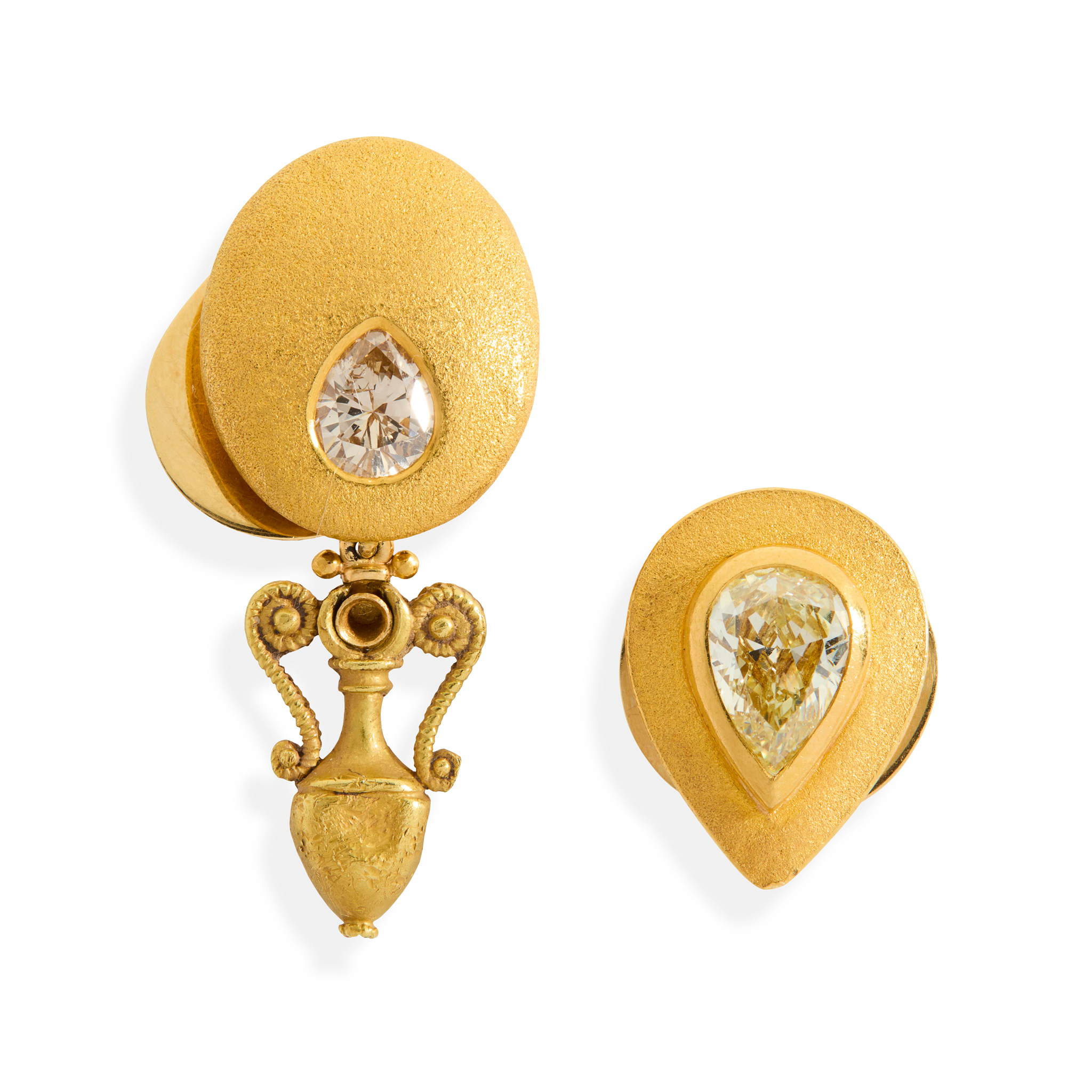 Peter Plöderl: A pair of asymmetic diamond earrings