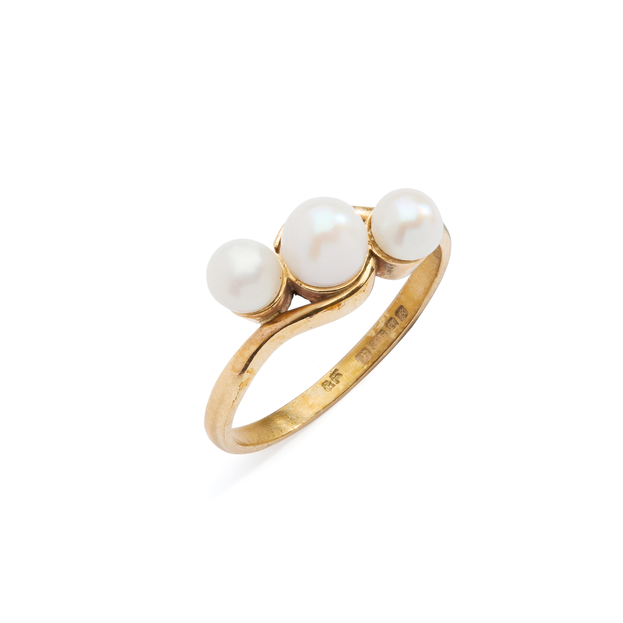 A 9CT GOLD SCOTTISH FRESHWATER PEARL RING
