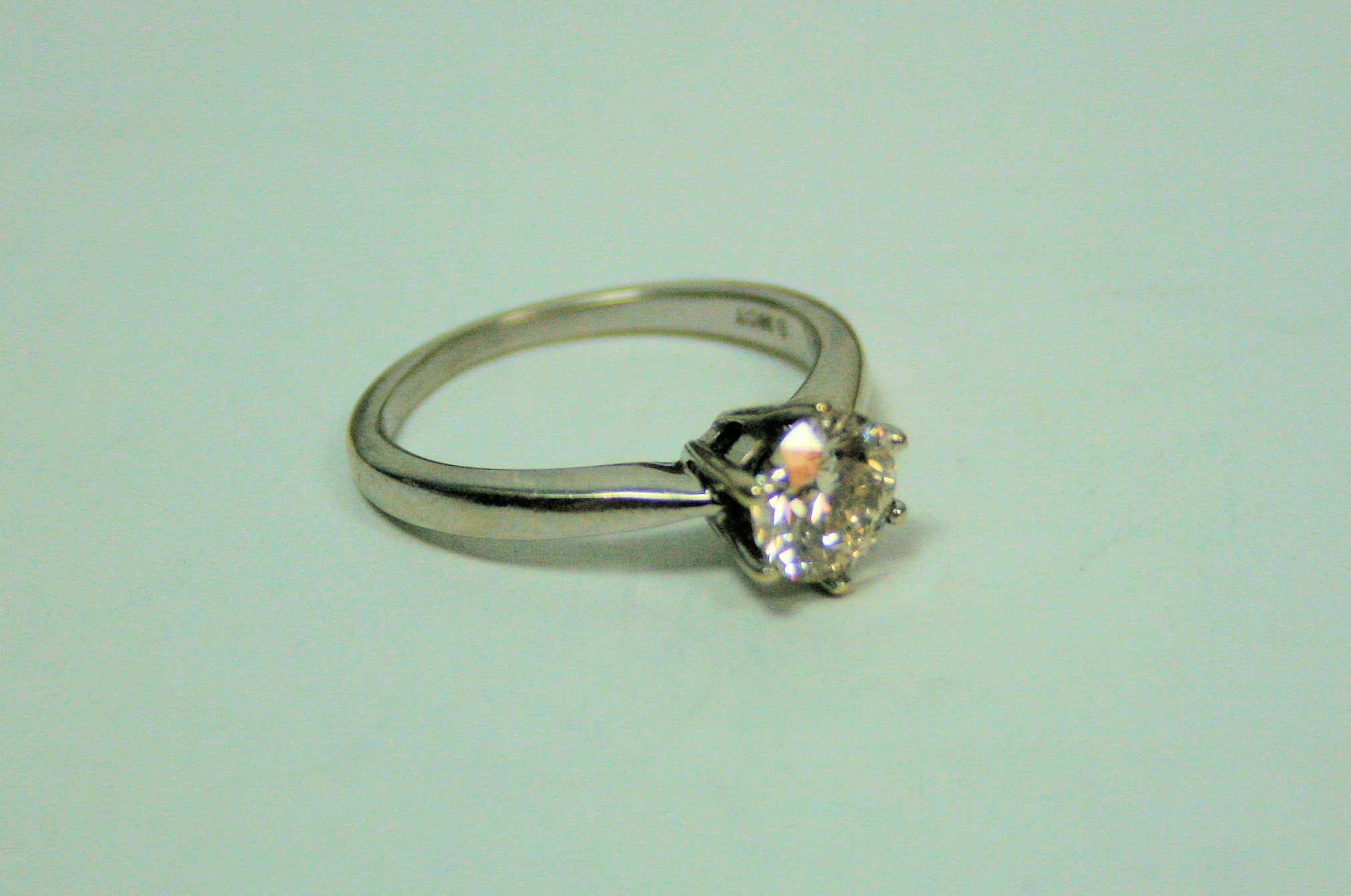An 18ct white gold mounted diamond single-stone ring