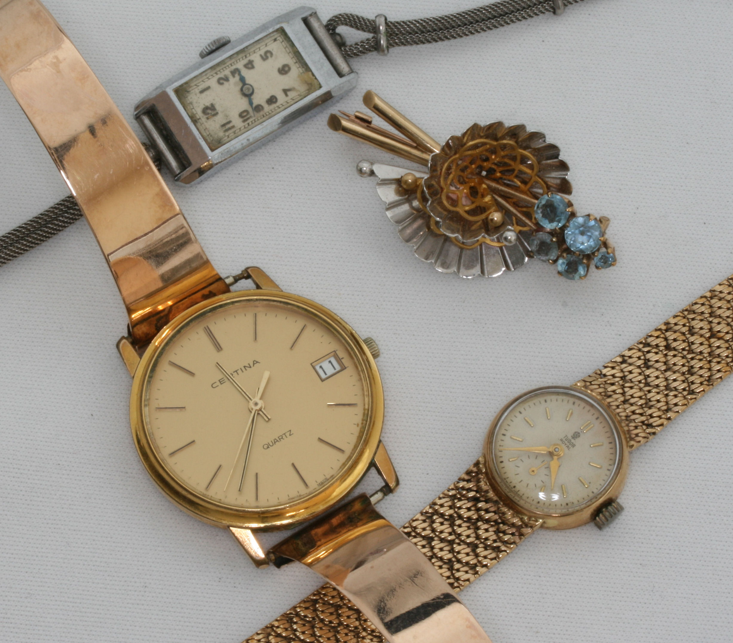 TUDOR ROYAL - a lady's 9ct gold wrist watch