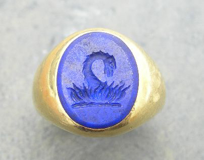 An 18ct gold gentleman’s signet ring