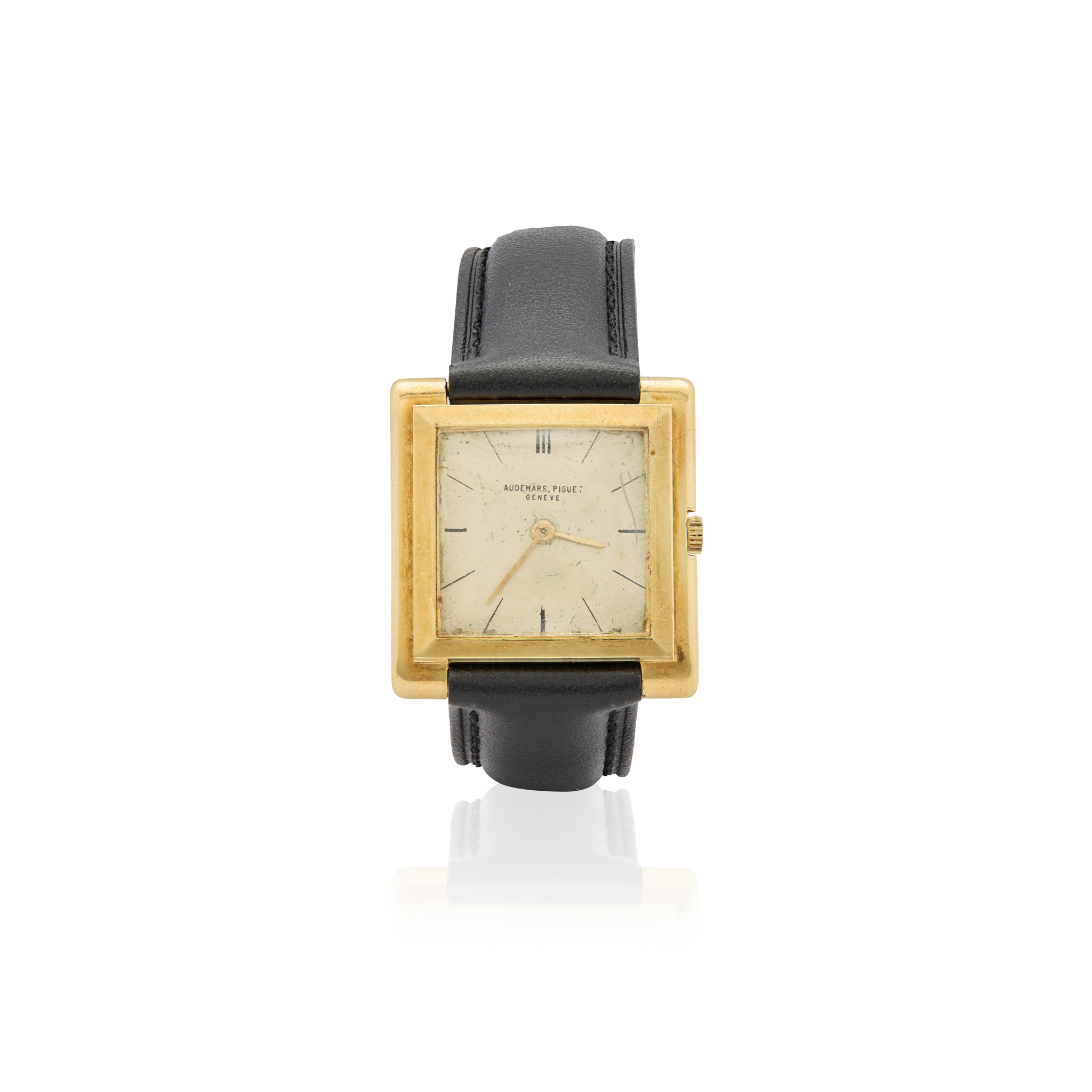 Audemars Piguet. An 18k gold mechanical square wristwatch
