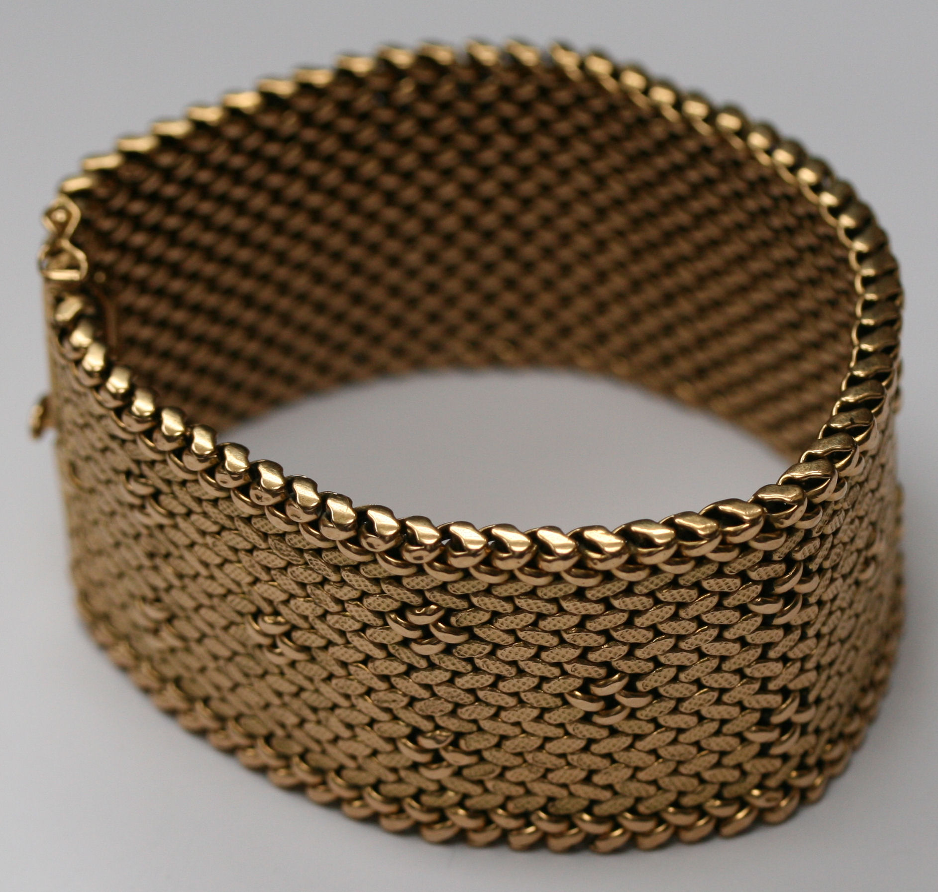 A 1960s 18ct gold bracelet
