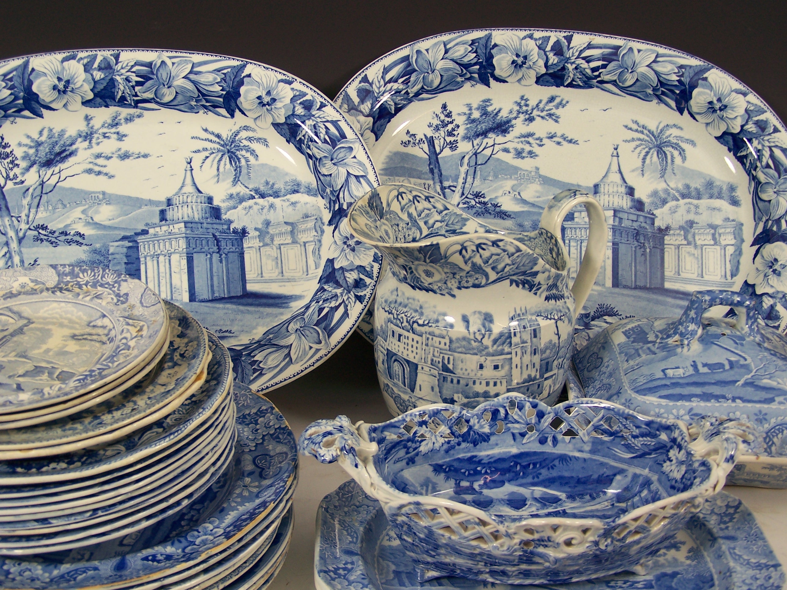 A 19th century blue printed Wedgwood ashet,