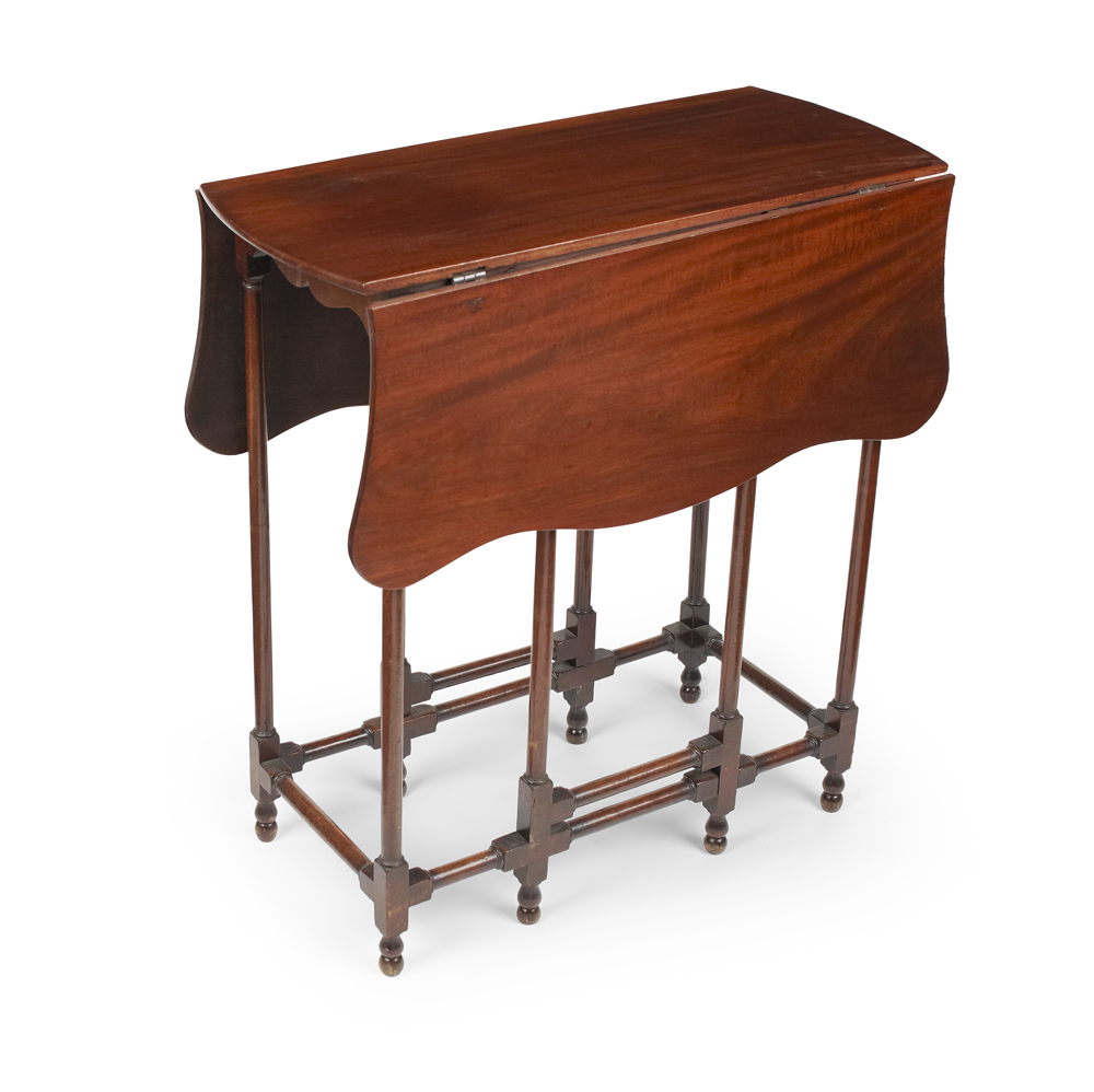 GEORGIAN STYLE MAHOGANY DROP LEAF TABLE