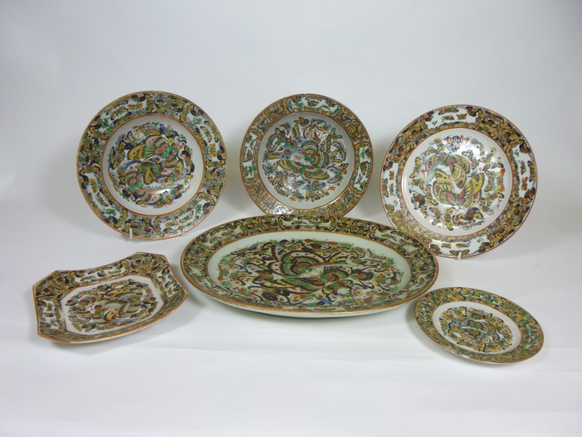 CHINESE PORCELAIN DINNER SERVICE