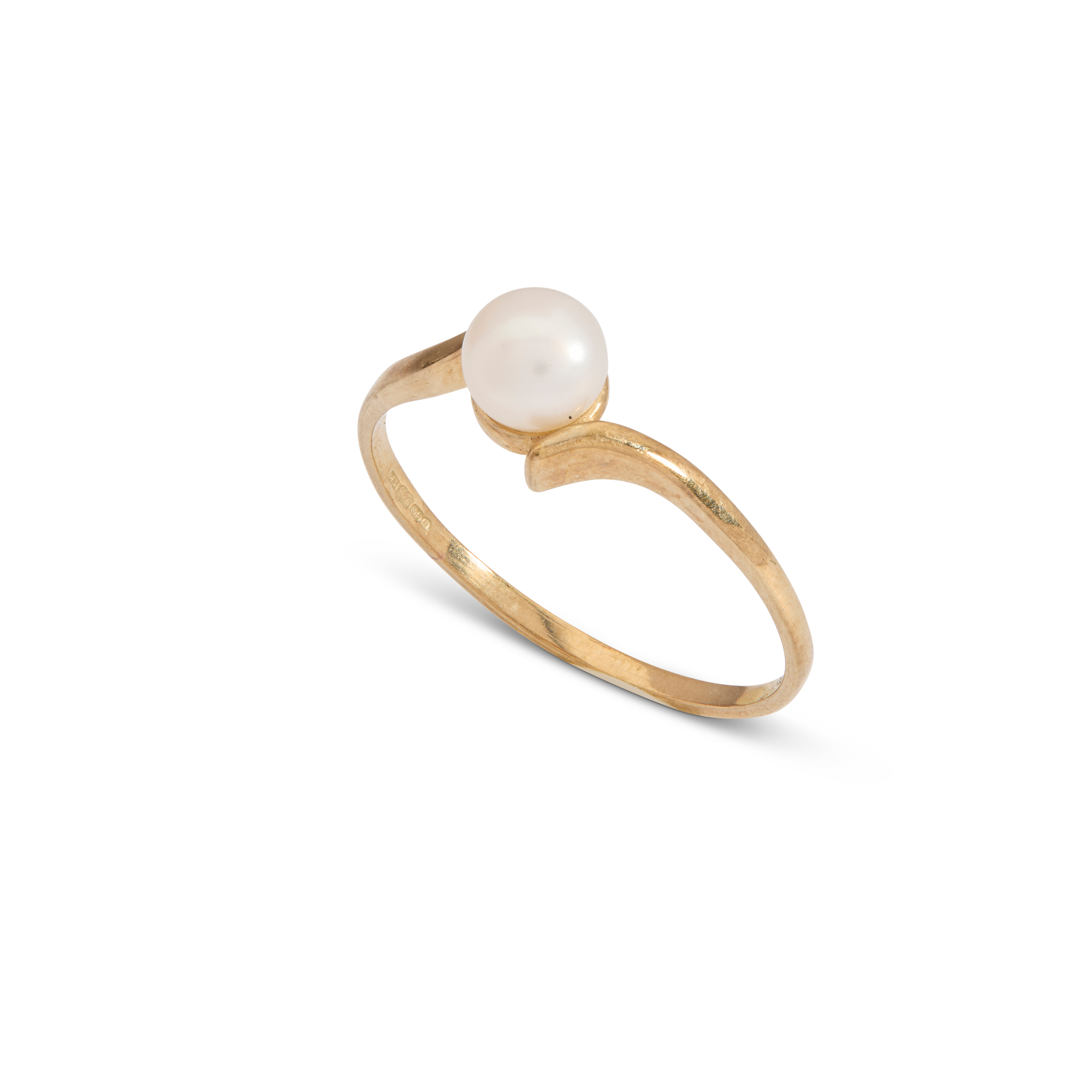 A 9ct gold Scottish freshwater pearl ring