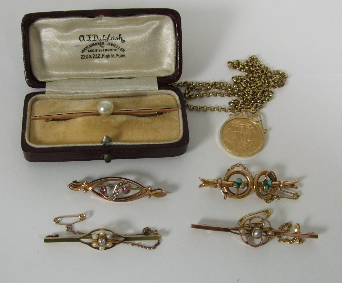 A group of gold jewellery to include