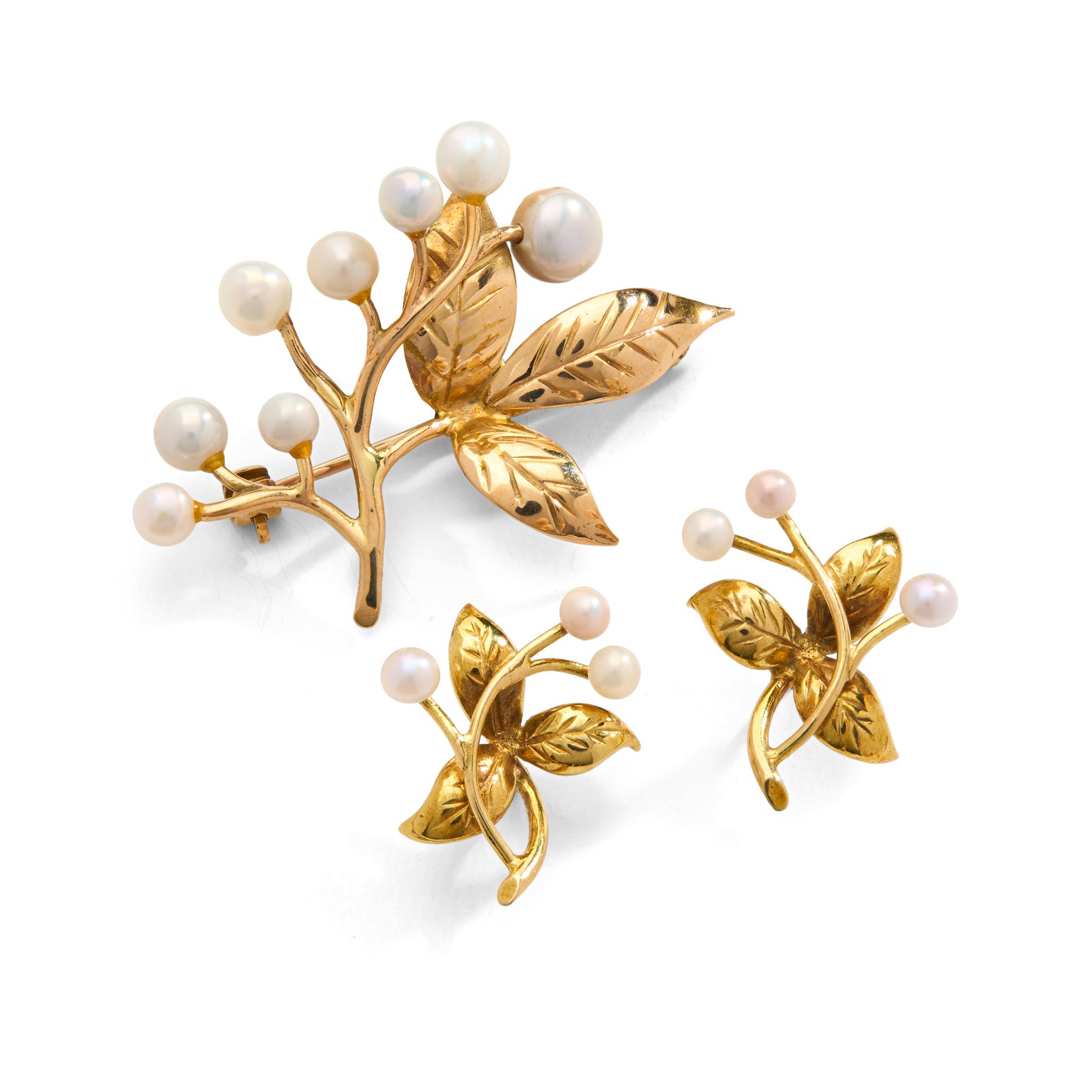 CAIRNCROSS OF PERTH: A 9CT GOLD SCOTTISH FRESHWATER PEARL 'ROWAN BERRY' BROOCH AND EARRINGS