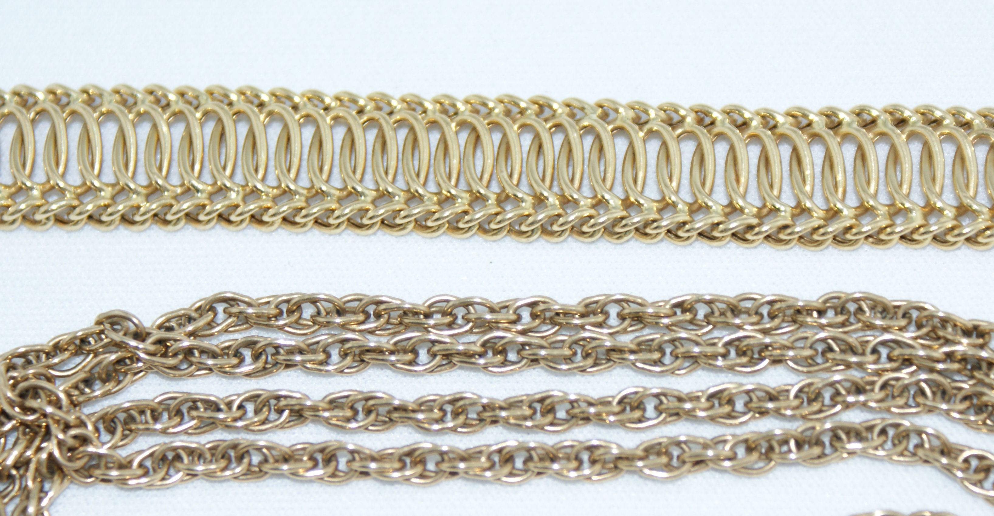 A modern 9ct gold long chain