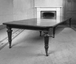 A Victorian walnut telescopic dining table