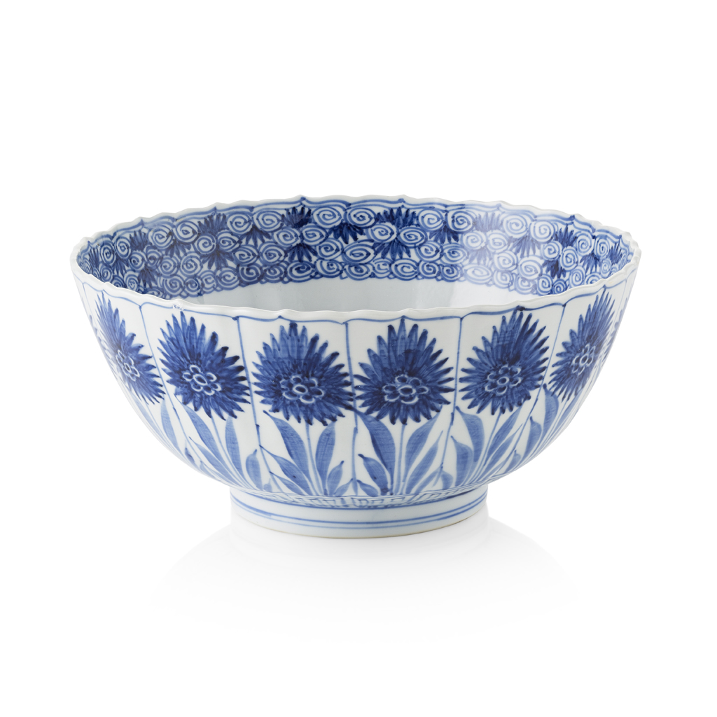 BLUE AND WHITE 'ASTER PATTERN' BOWL