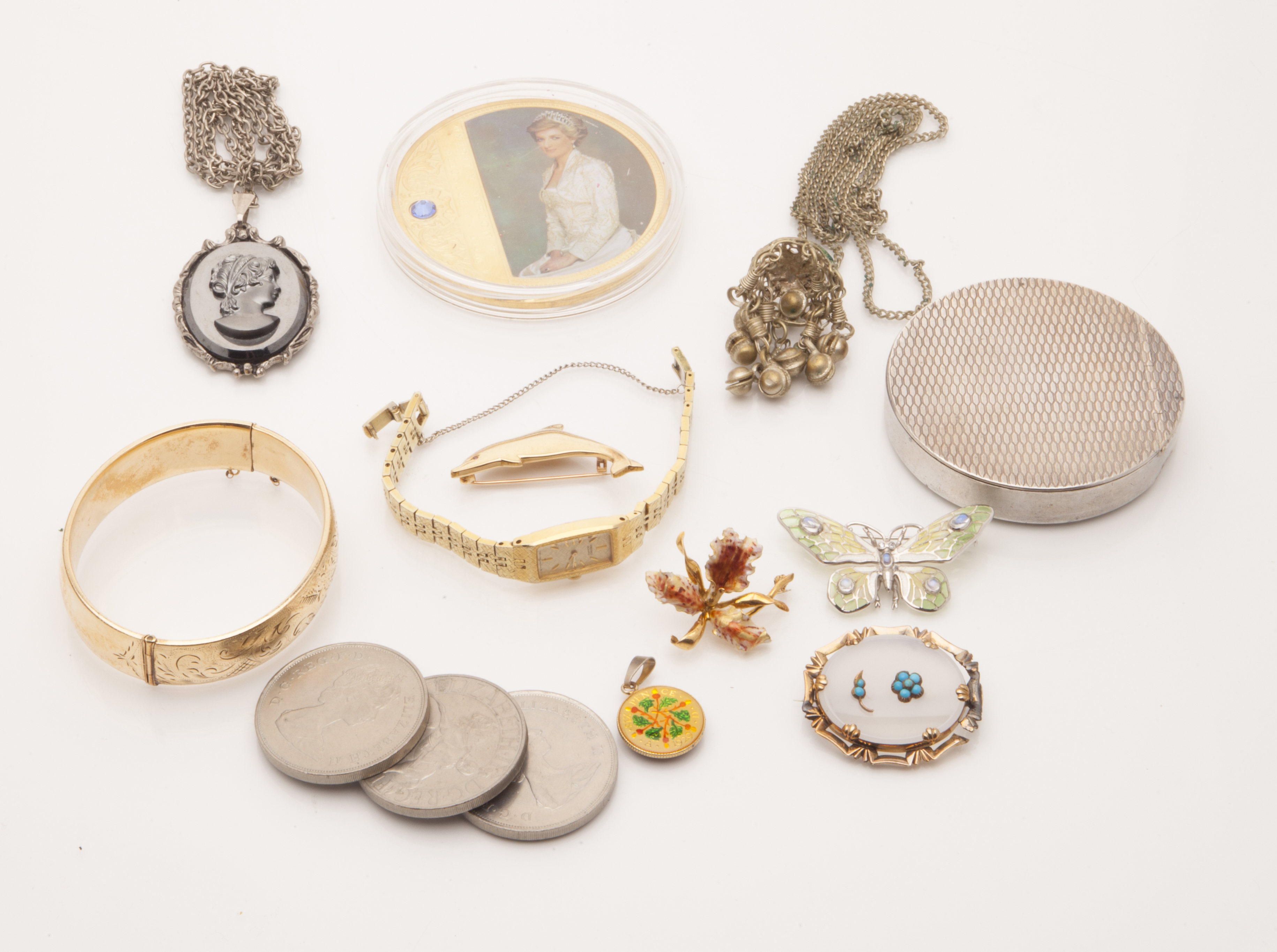 A collection of jewellery