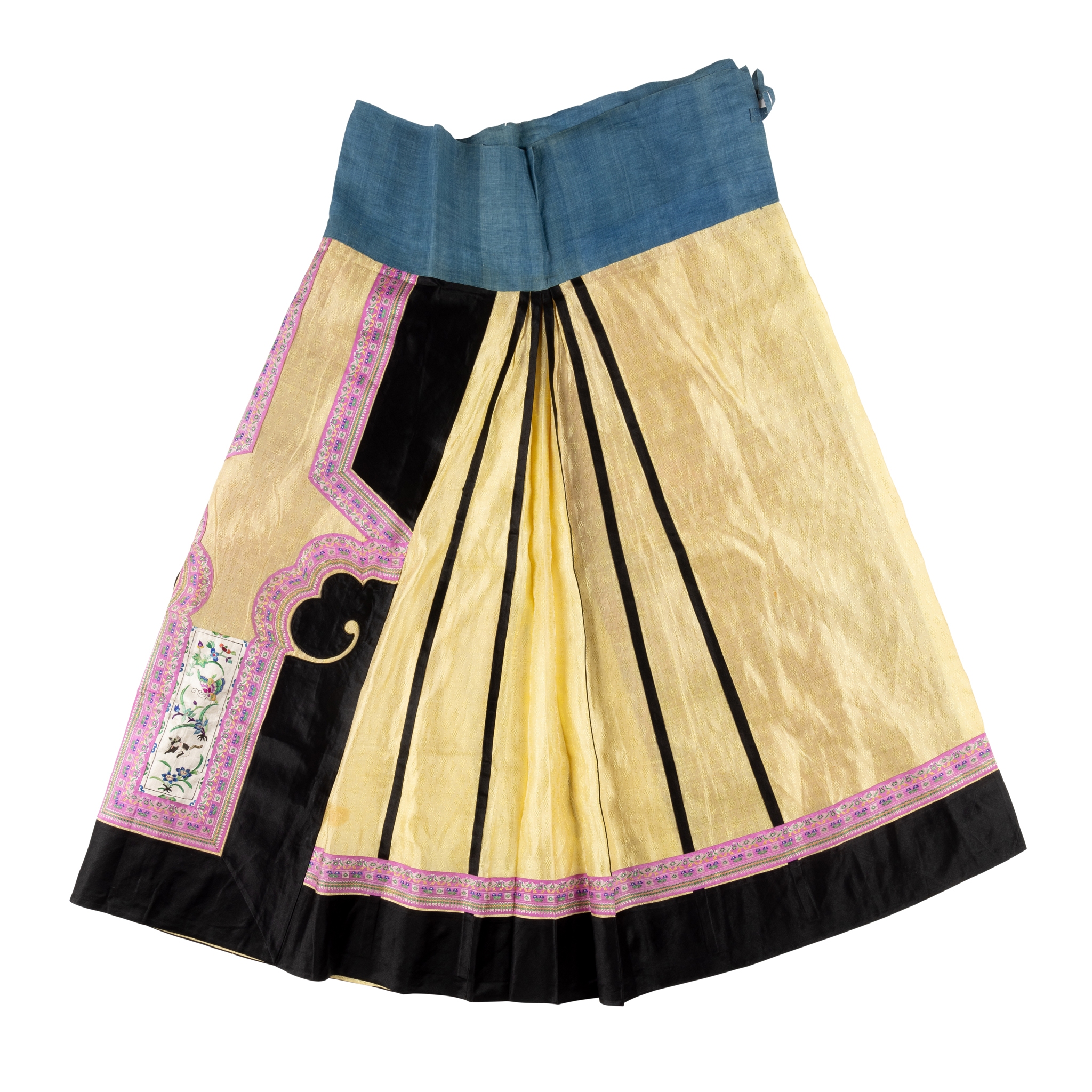 CHINESE PALE YELLOW GROUND SILK EMBROIDERED PLEATED SKIRT