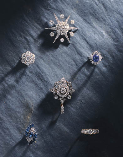 A lady's five stone diamond ring